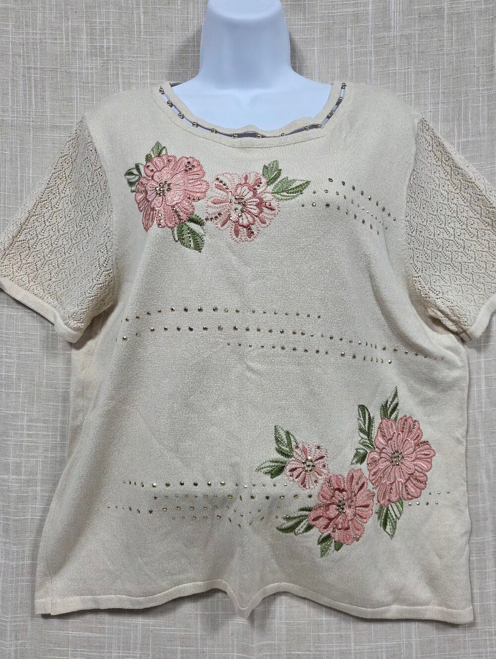 Vintage Style Alfred Dunner Floral Embroidered Rhinestone Knit Top Sz L NWOT.